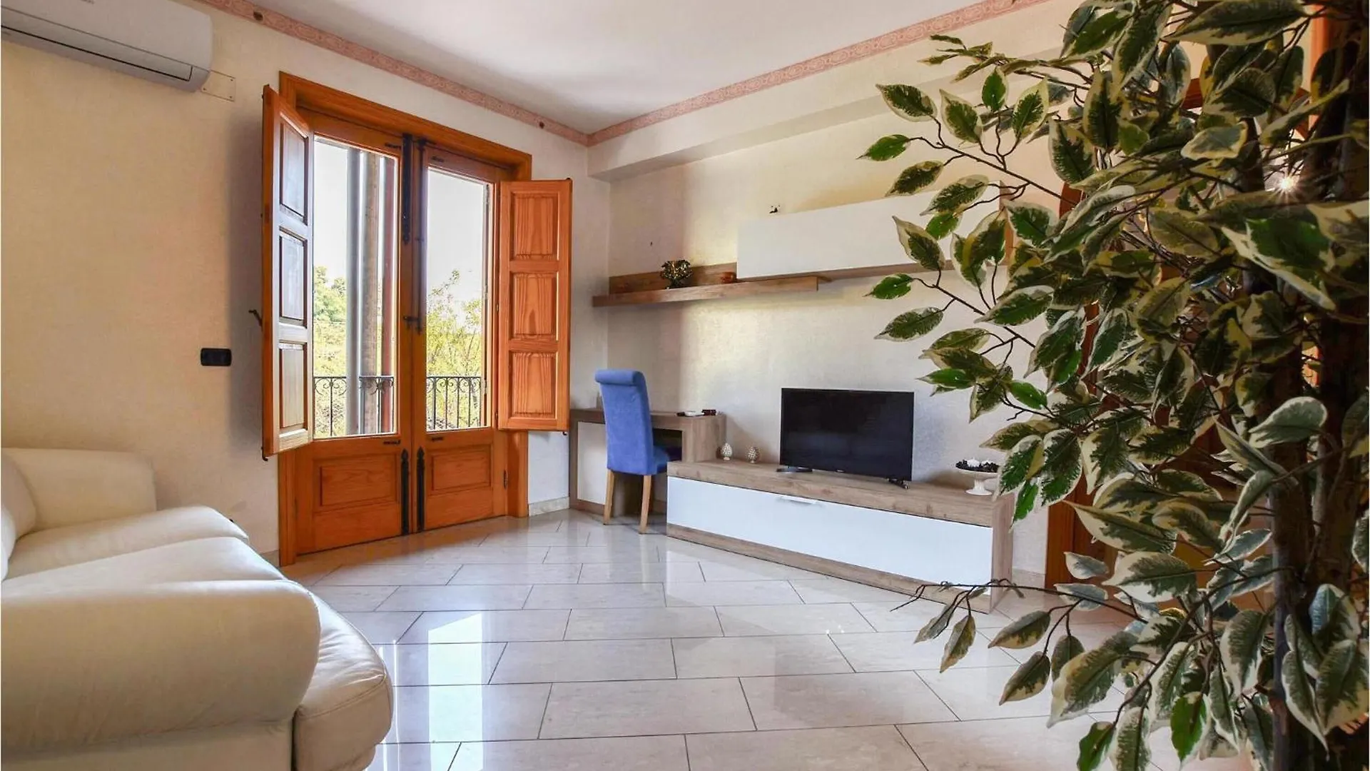 3 Bedroom Pet Friendly Home In Santa Venerina 0*,  Itálie